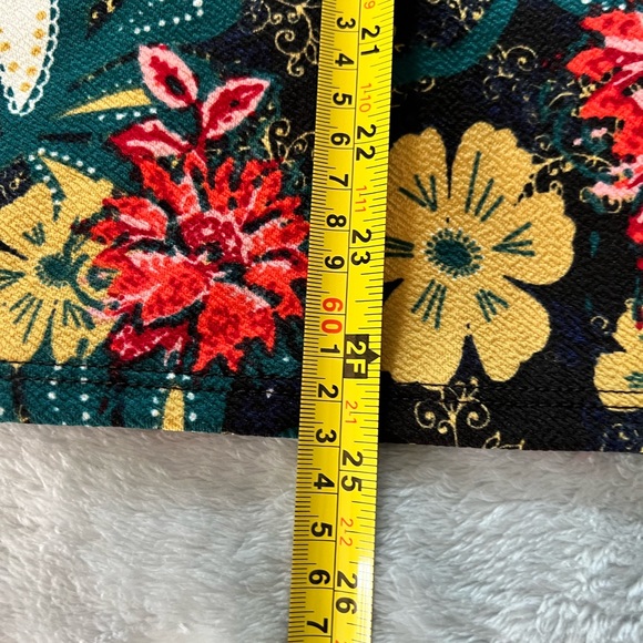LuLaRoe Stretch Skirt - size Large, multicolored floral print. - Picture 3 of 4